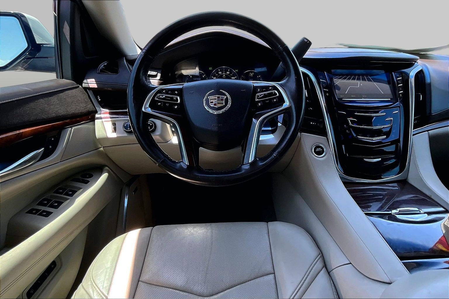 Used 2015 Cadillac Escalade ESV Luxury AWD/4WD image 5