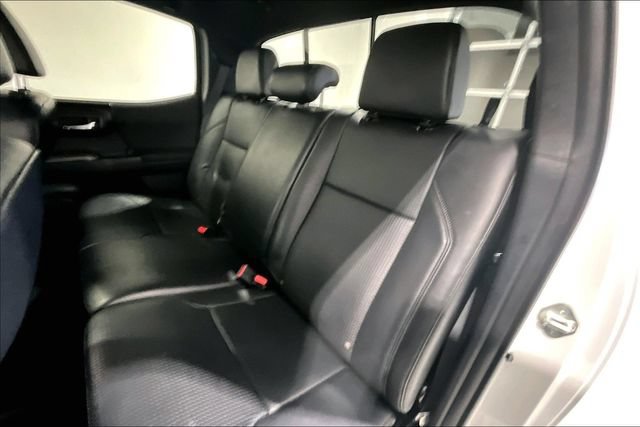 Used 2018 Toyota Tacoma TRD Sport AWD/4WD image 29