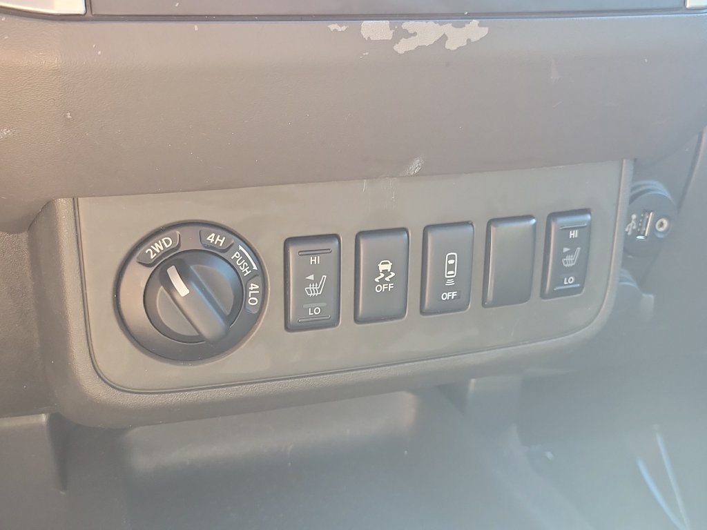 Used 2017 Nissan Frontier SV w/ SV Value Truck Package AWD/4WD image 24