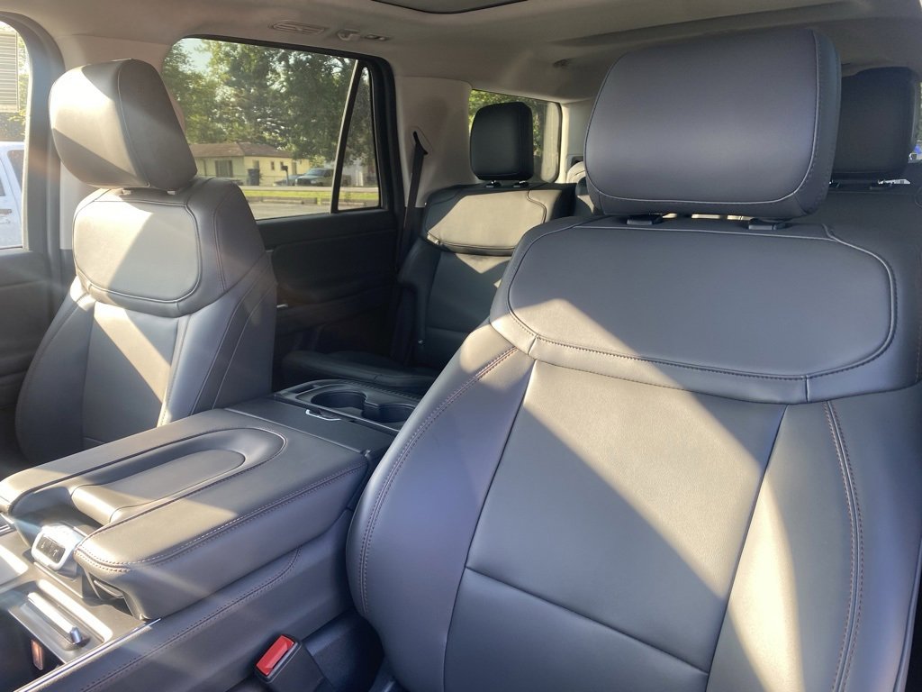 New 2025 Ford Expedition Active image 11