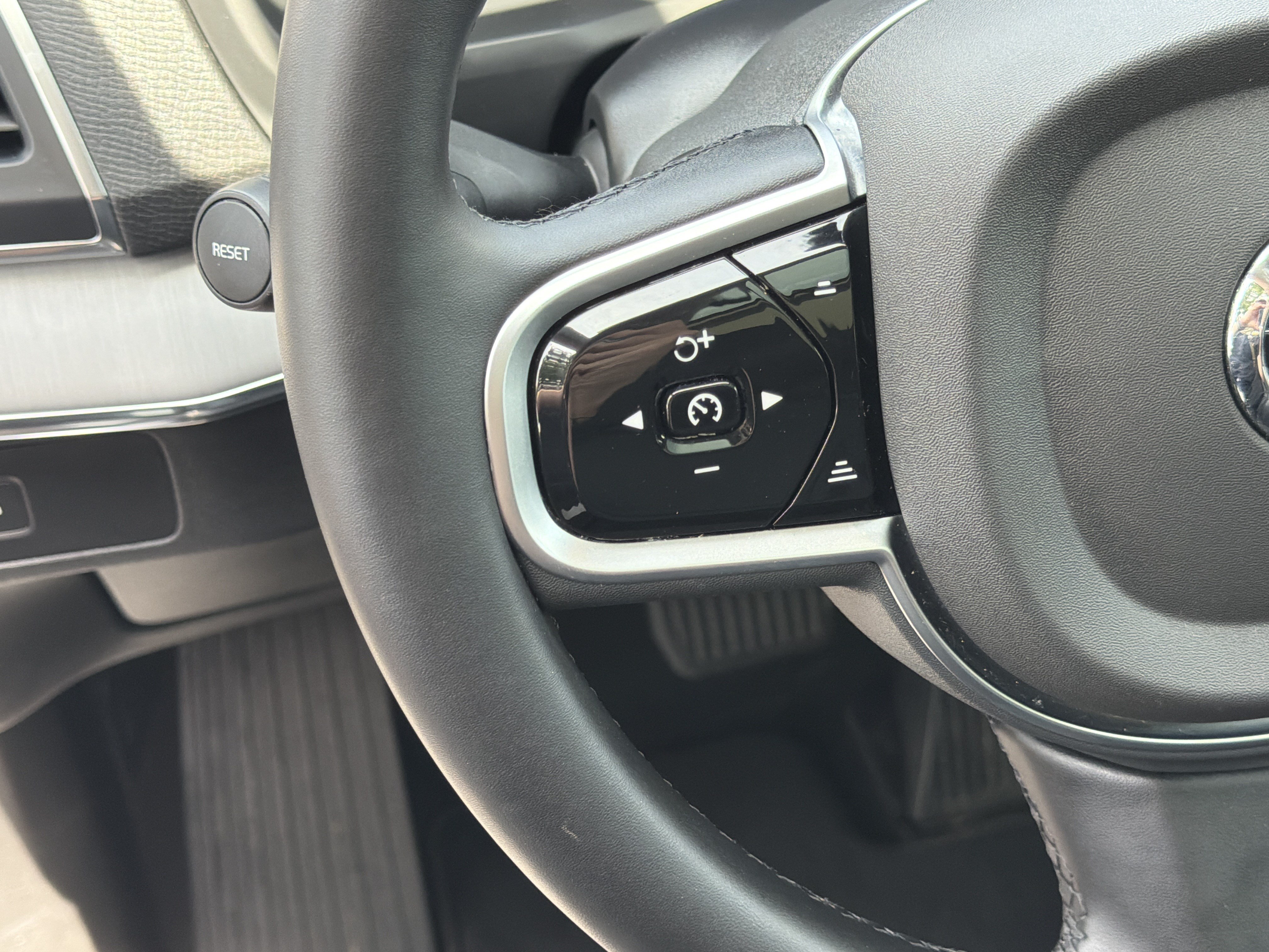 Certified 2025 Volvo XC90 B5 Core AWD/4WD image 19
