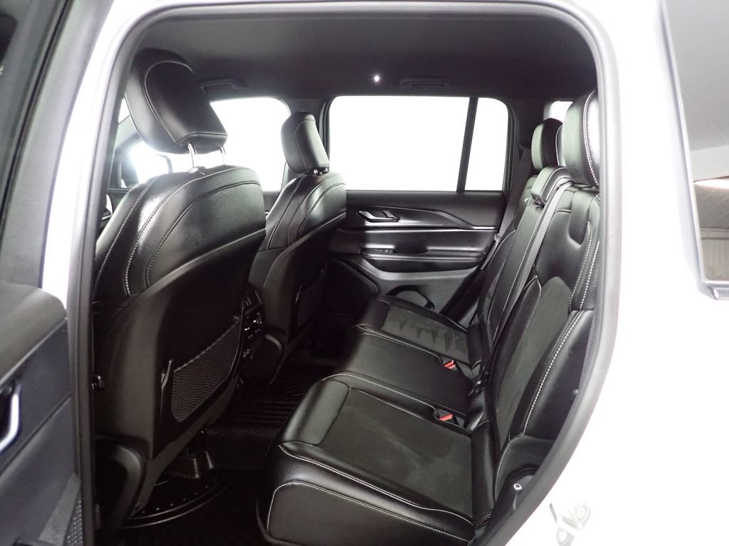 Used 2023 Jeep Grand Cherokee Altitude AWD/4WD image 33