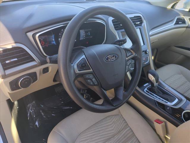 Used 2016 Ford Fusion SE FWD image 10