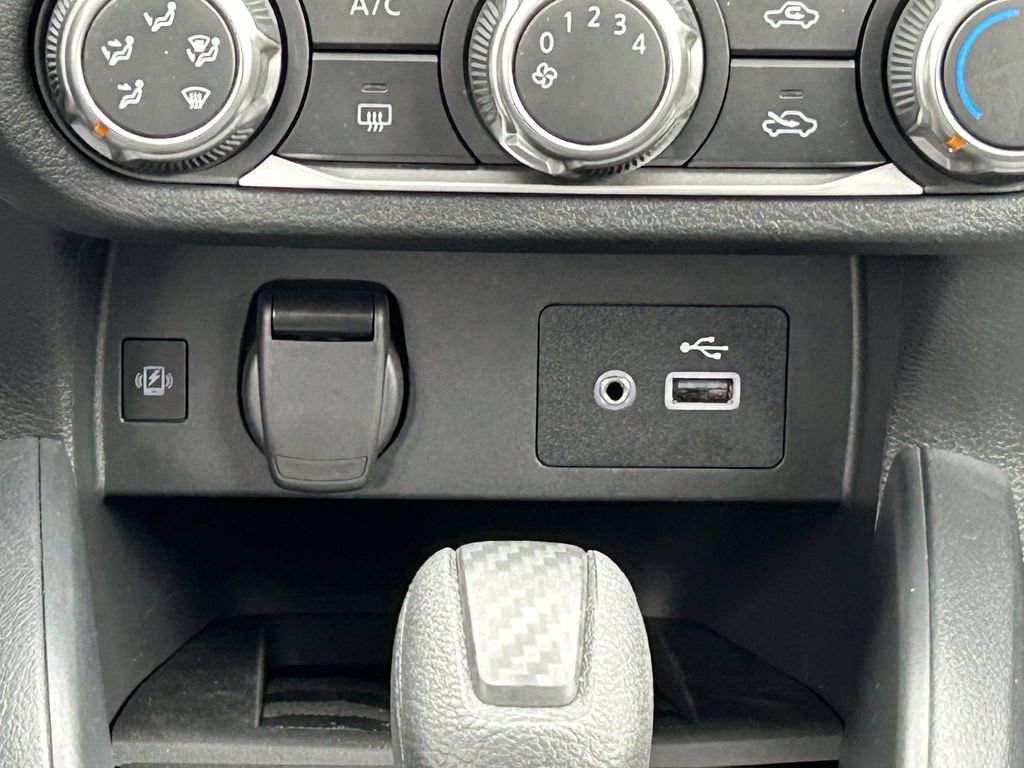 Used 2025 Nissan Versa SV w/ Trunk Package image 16