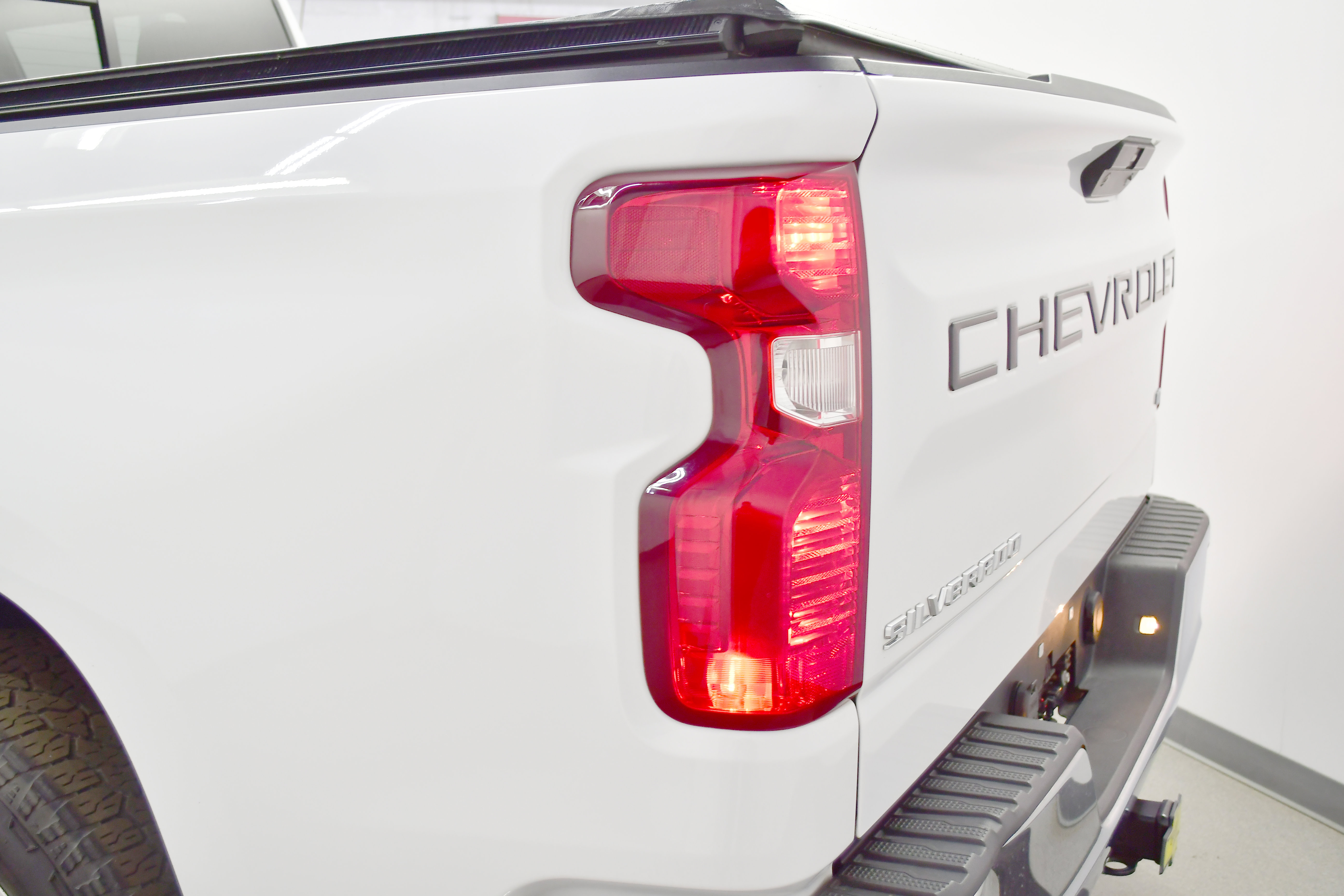 Used 2022 Chevrolet Silverado 1500 LT AWD/4WD image 31