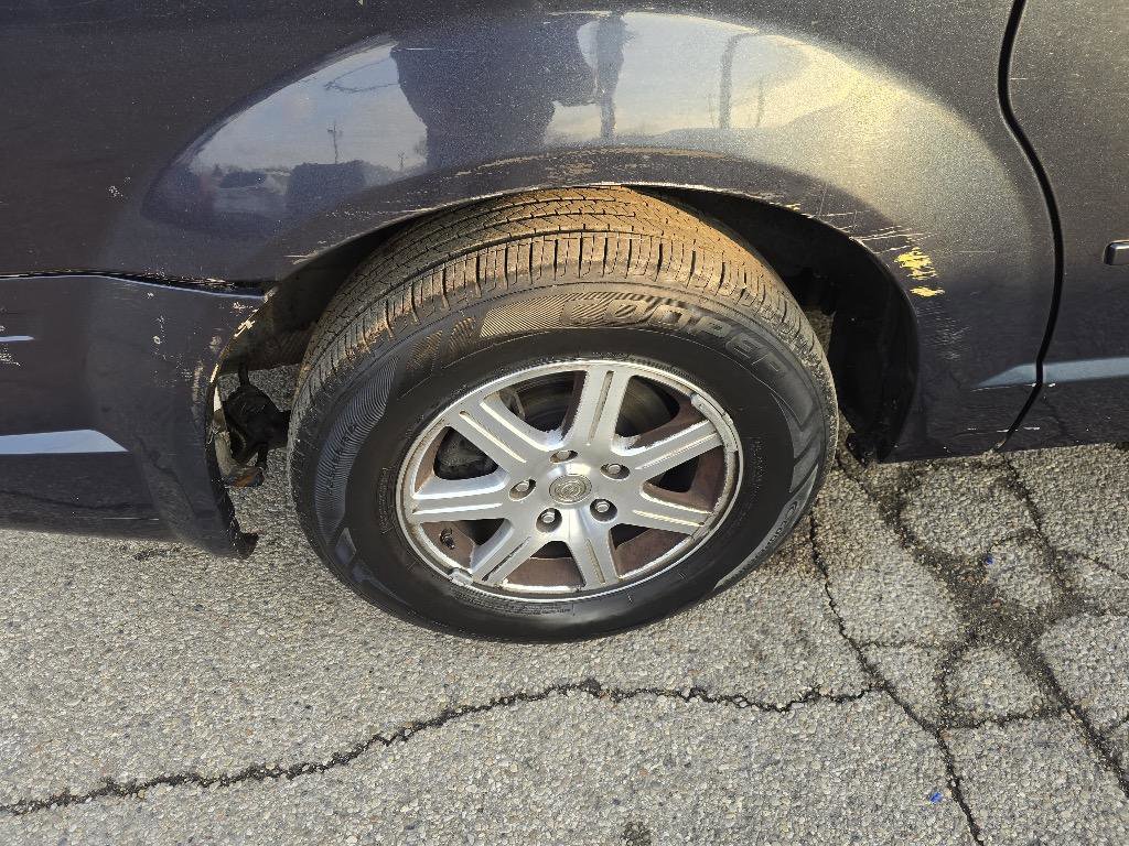 Used 2008 Chrysler Town & Country Touring image 22