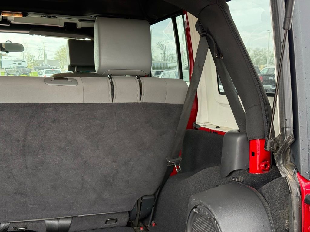 Used 2010 Jeep Wrangler Unlimited Sahara image 36