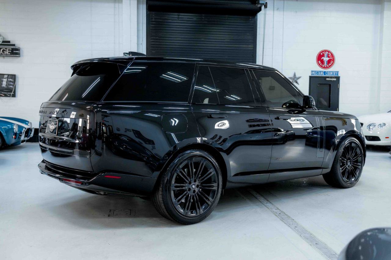 Used 2025 Land Rover Range Rover SE image 8