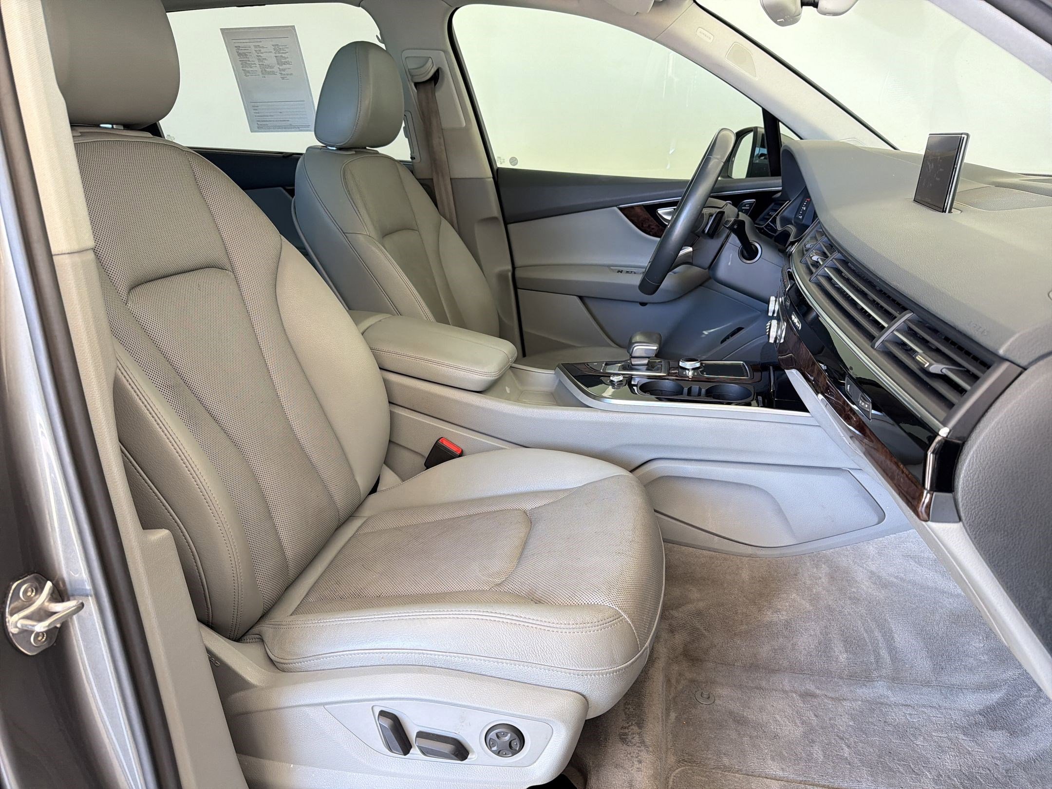 Used 2017 Audi Q7 3.0T Premium Plus w/ Premium Plus Package image 31