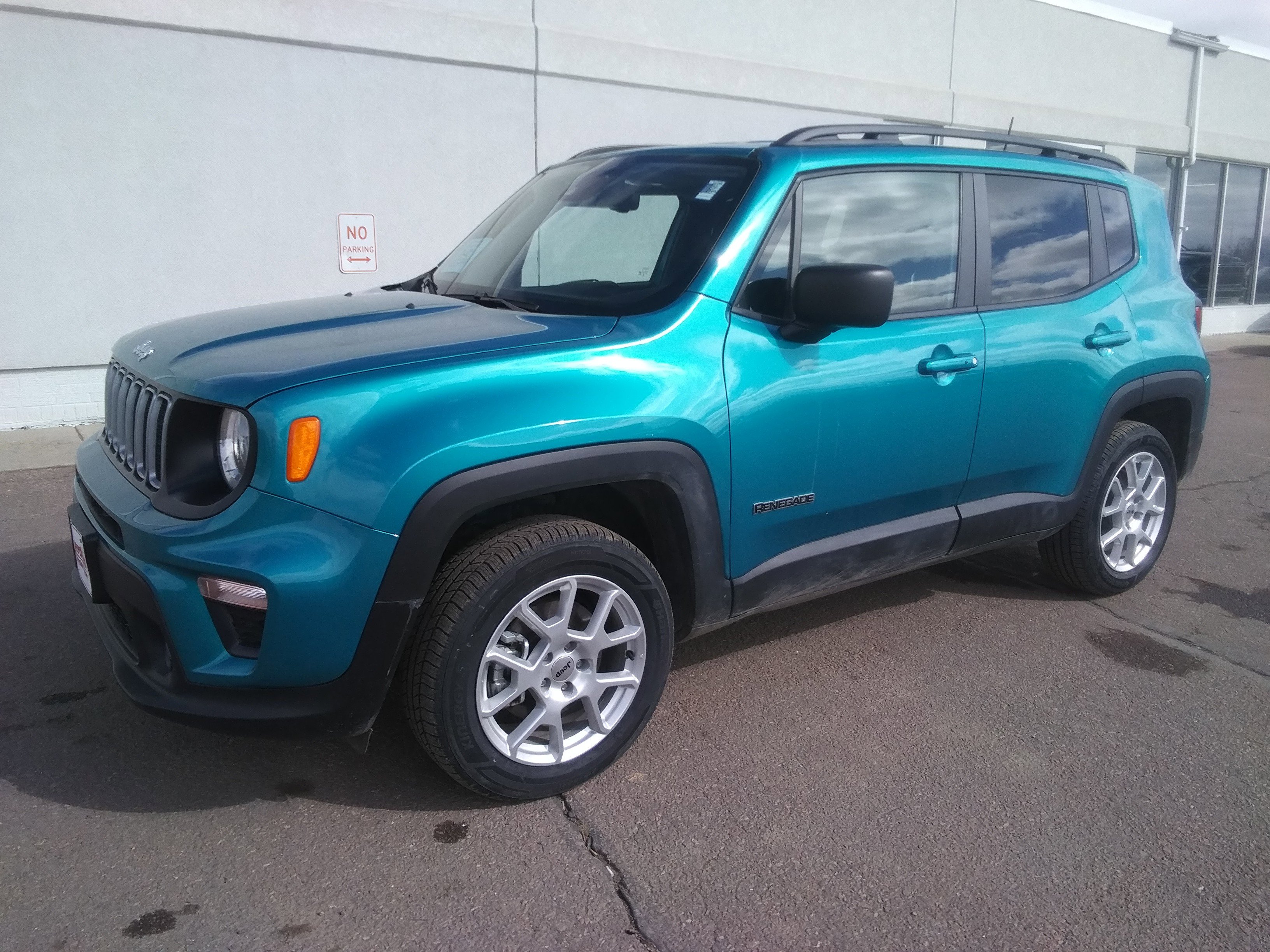 Used 2022 Jeep Renegade Latitude w/ Convenience Group AWD/4WD image 2