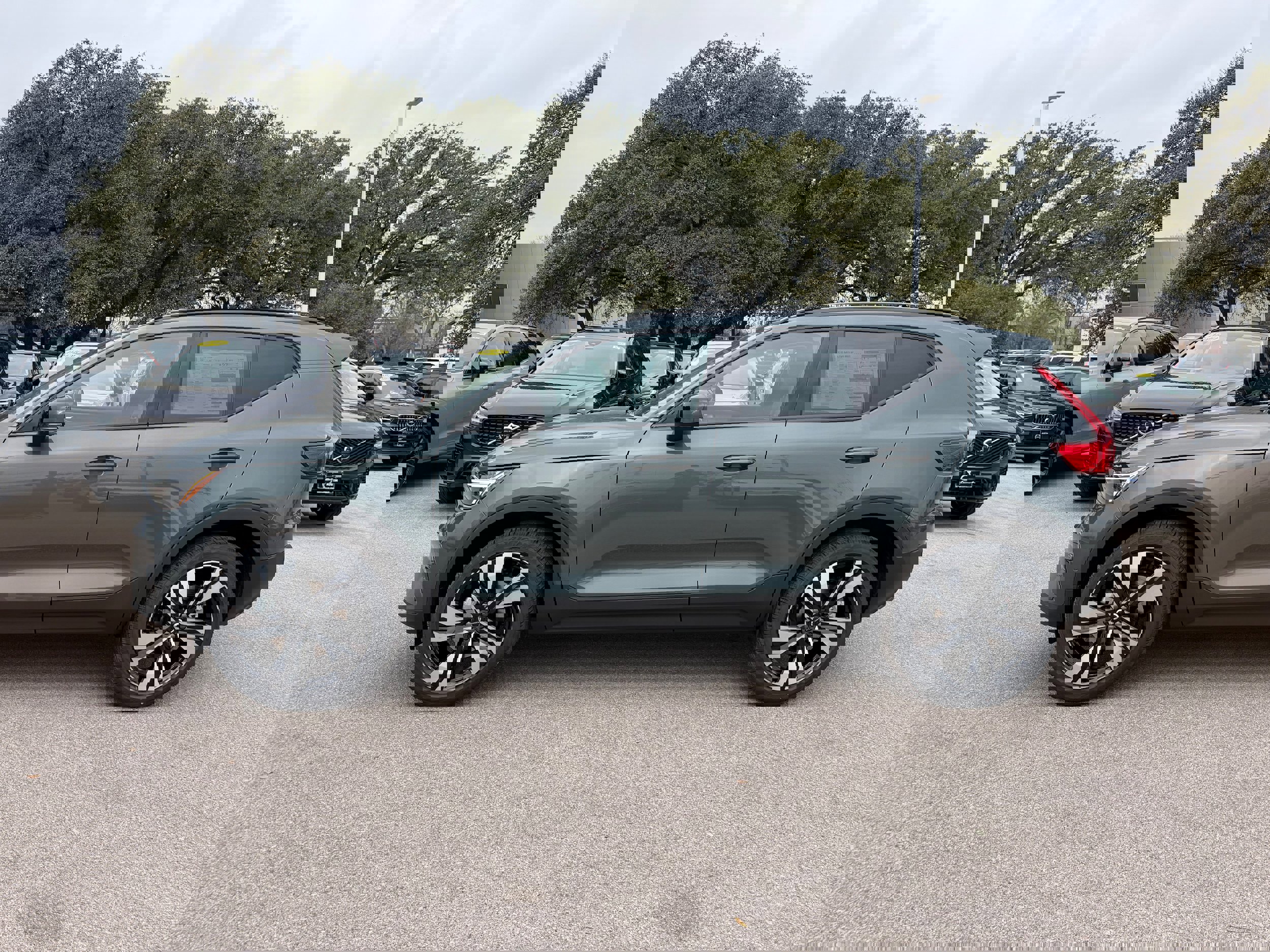 New 2026 Volvo XC40 B4 Plus image 3