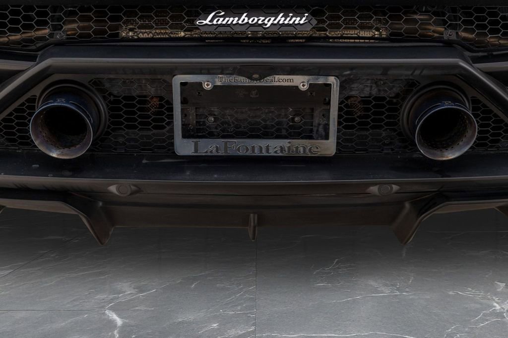 Used 2020 Lamborghini Huracan EVO image 8