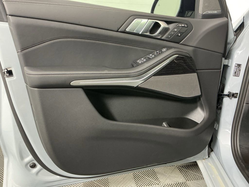 New 2026 BMW X7 xDrive40i AWD/4WD image 23