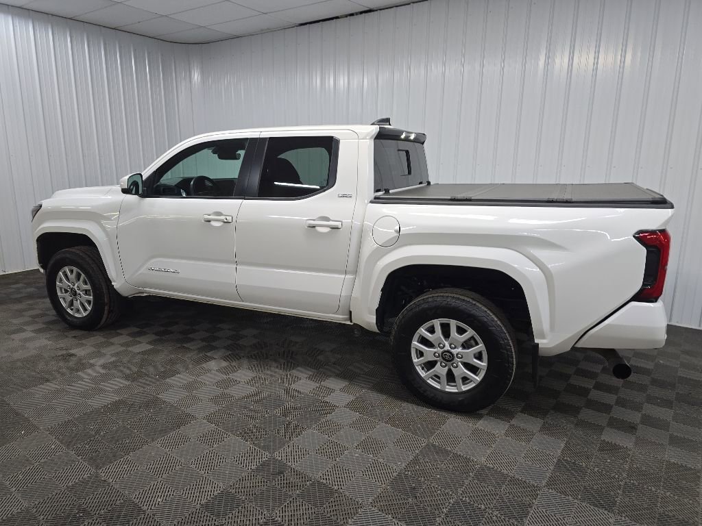 Used 2024 Toyota Tacoma SR5 AWD/4WD image 4