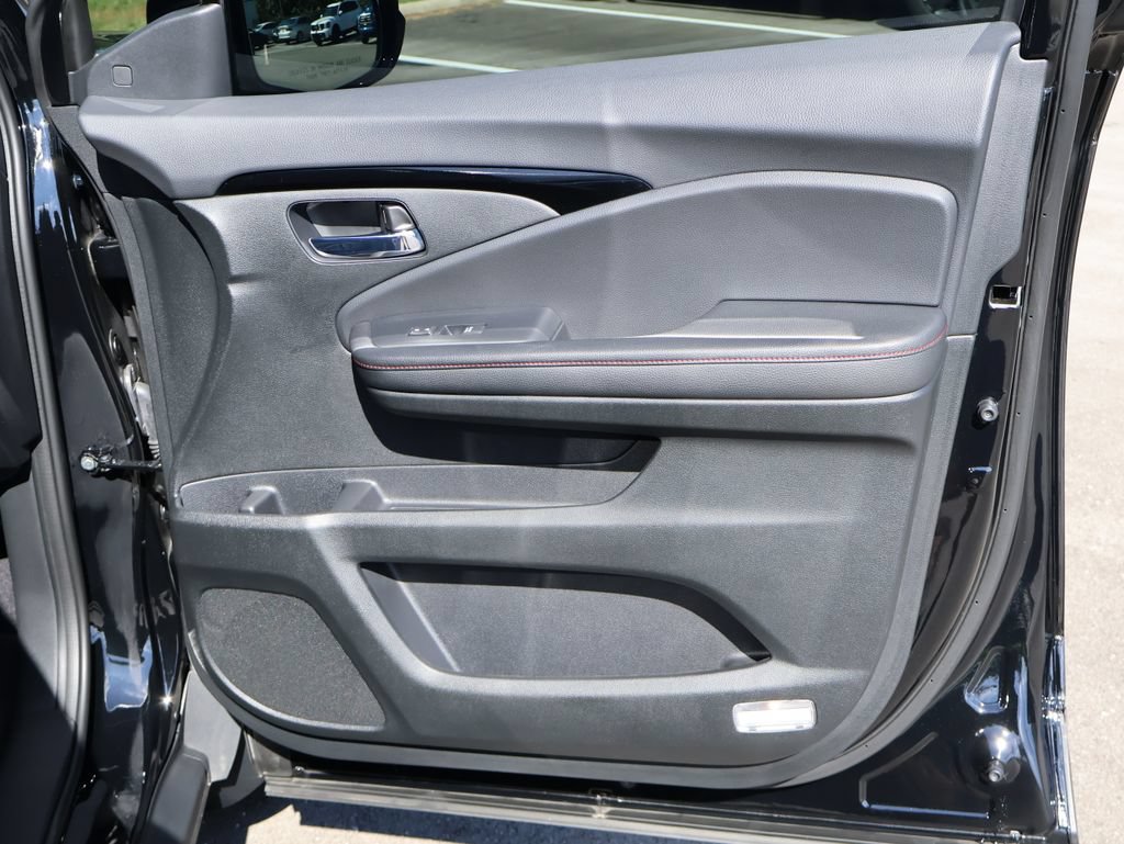Certified 2025 Honda Ridgeline Black Edition image 11