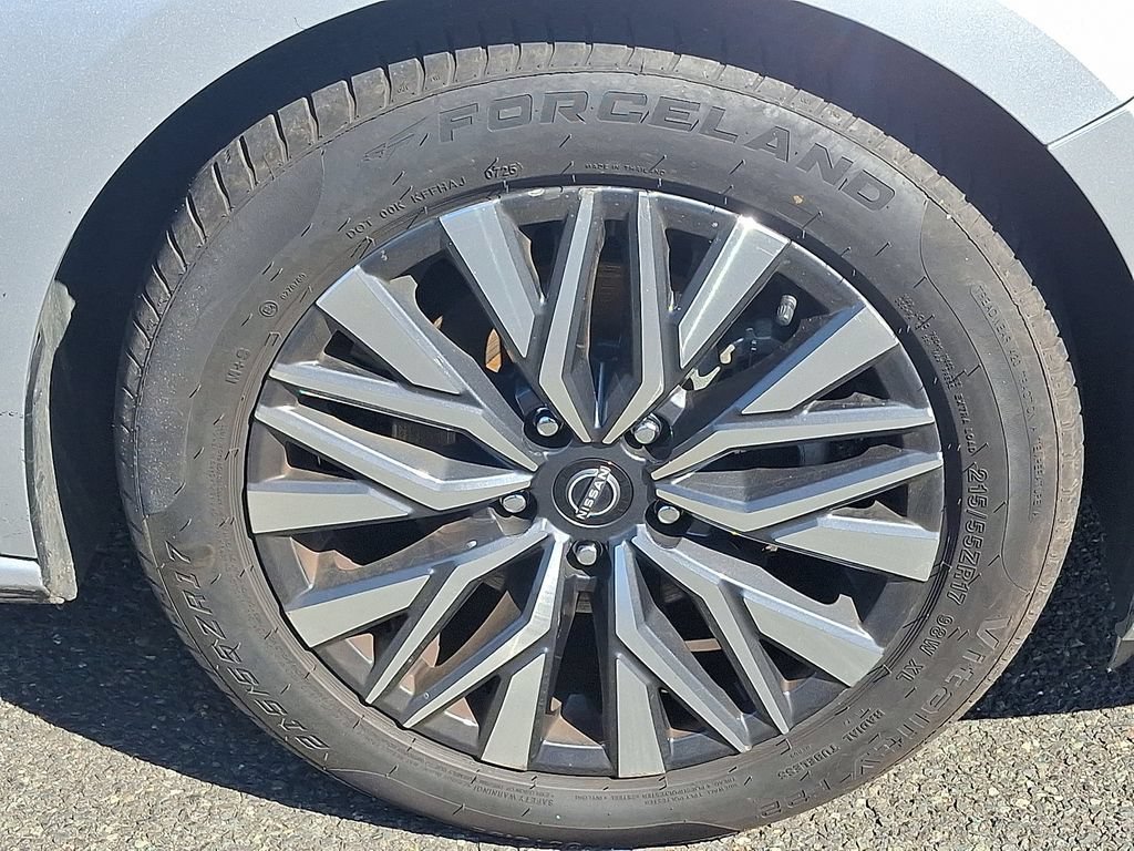 Used 2024 Nissan Altima 2.5 SV FWD image 9
