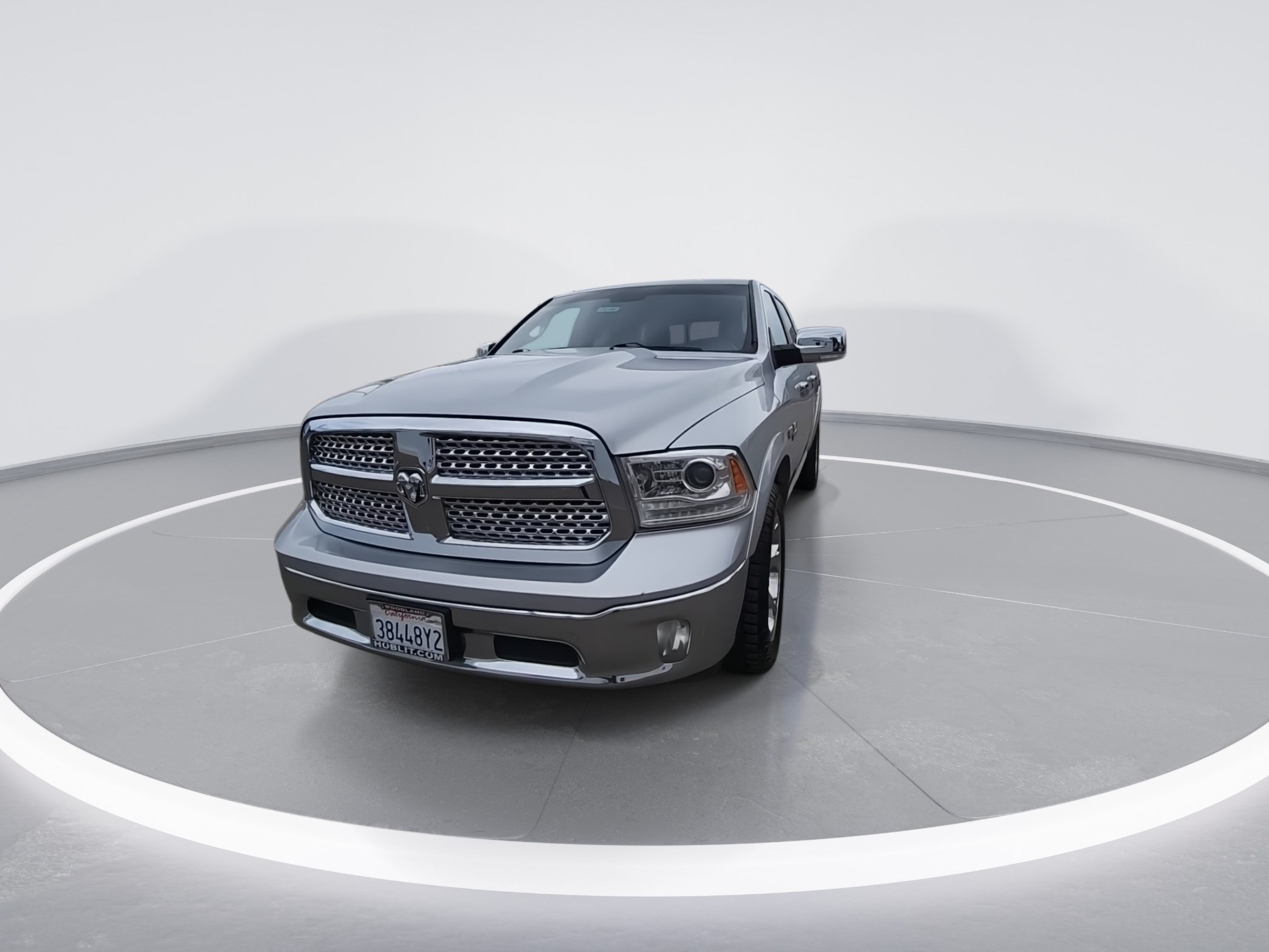 Used 2017 RAM 1500 Laramie AWD/4WD image 3