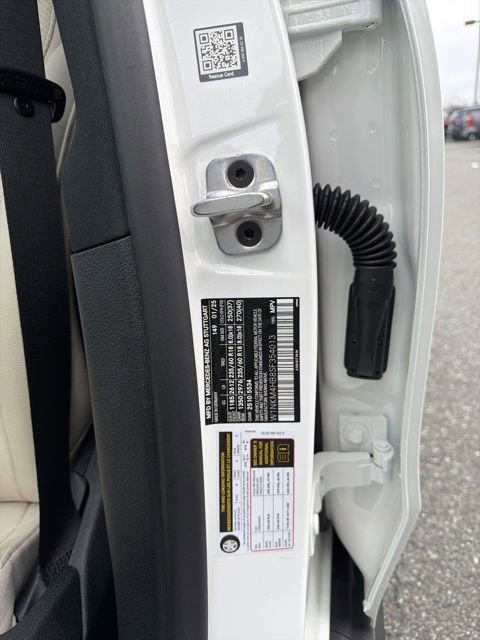 Used 2025 Mercedes-Benz GLC 300 4MATIC image 28