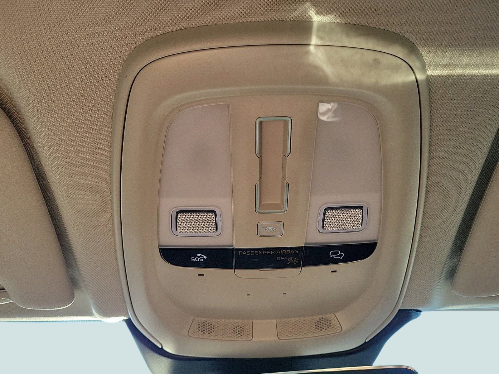 New 2024 Volvo XC60 T8 Ultimate w/ Protection Package Premier image 19