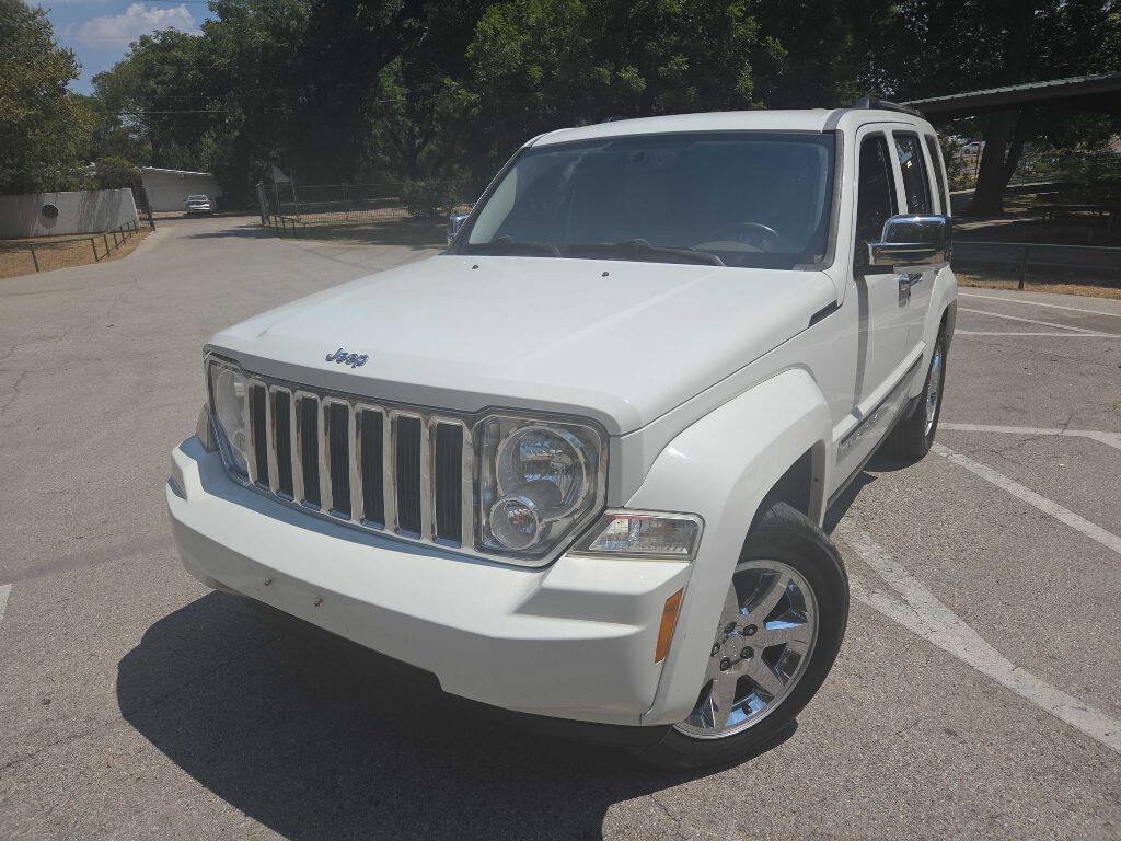 Used 2010 Jeep Liberty Limited w/ Tire & Wheel Group RWD image 2