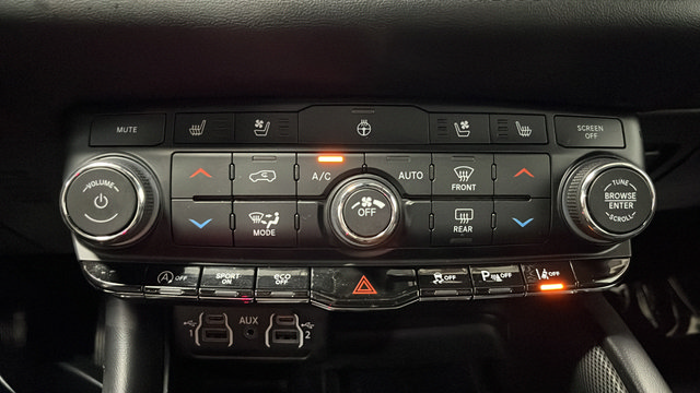 Used 2025 Dodge Durango GT AWD/4WD image 18