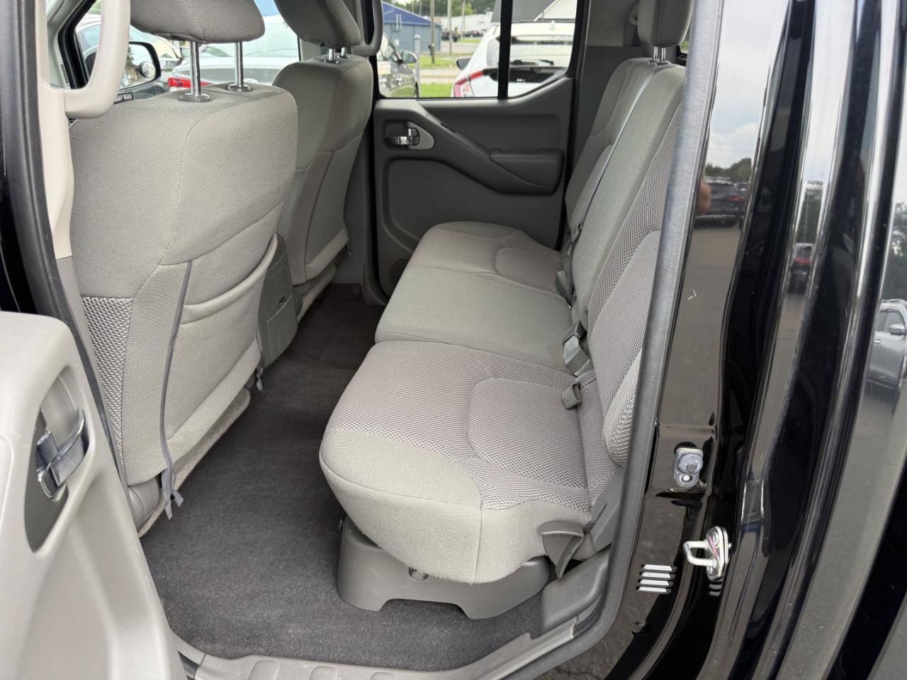 Used 2020 Nissan Frontier SV w/ Midnight Edition Floor Mats AWD/4WD image 9