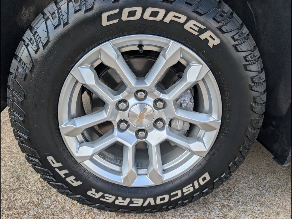 Used 2025 Chevrolet Silverado 1500 LT AWD/4WD image 25
