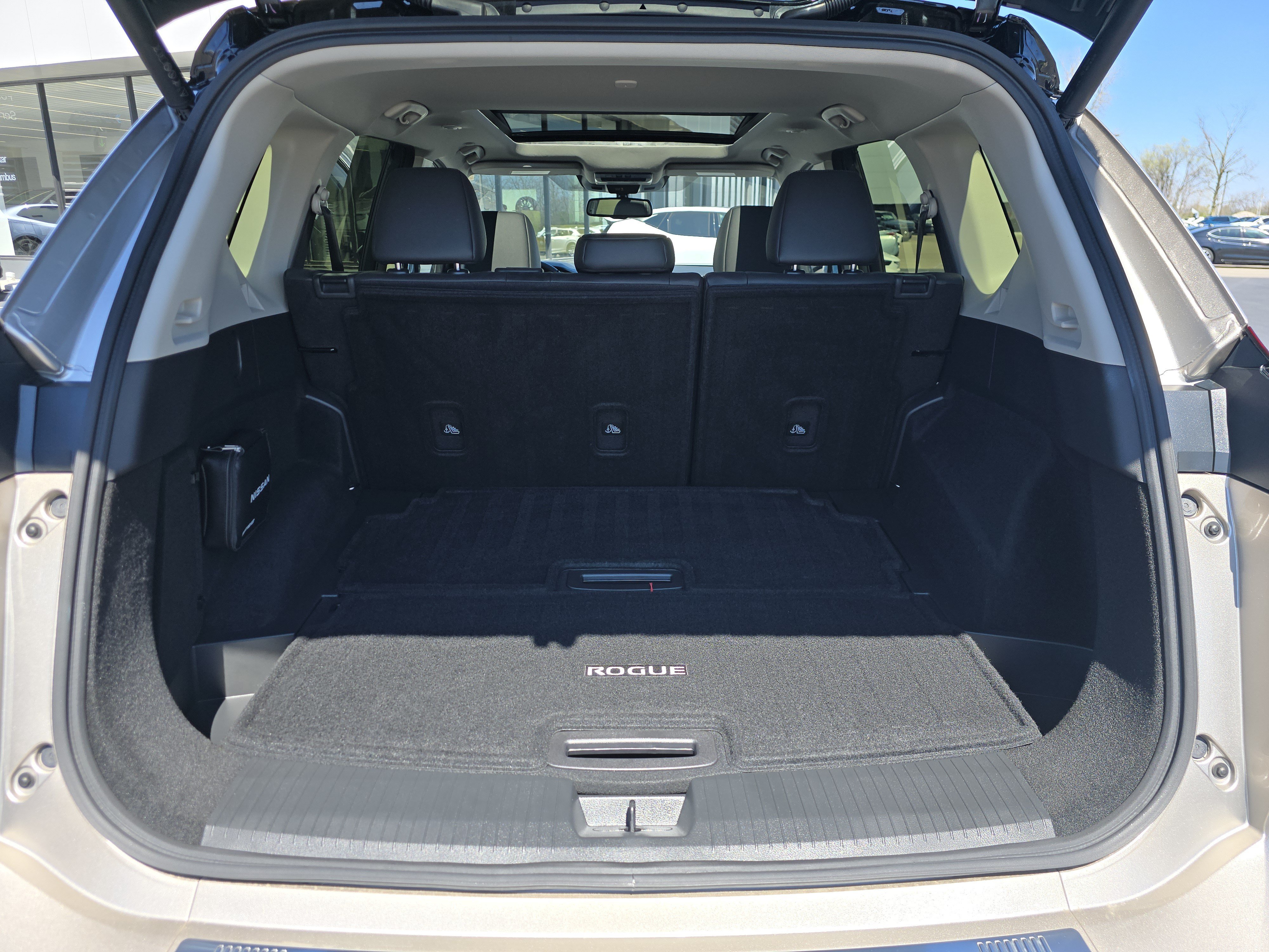 Used 2025 Nissan Rogue SL w/ Tech Package AWD/4WD image 17