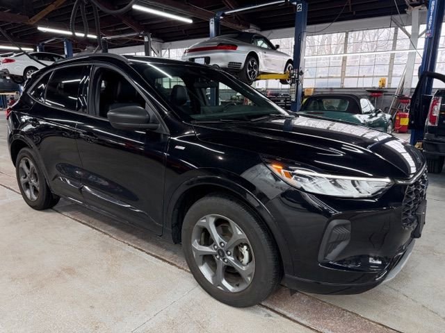 Used 2023 Ford Escape ST-Line w/ Tech Pack #1 AWD/4WD image 5