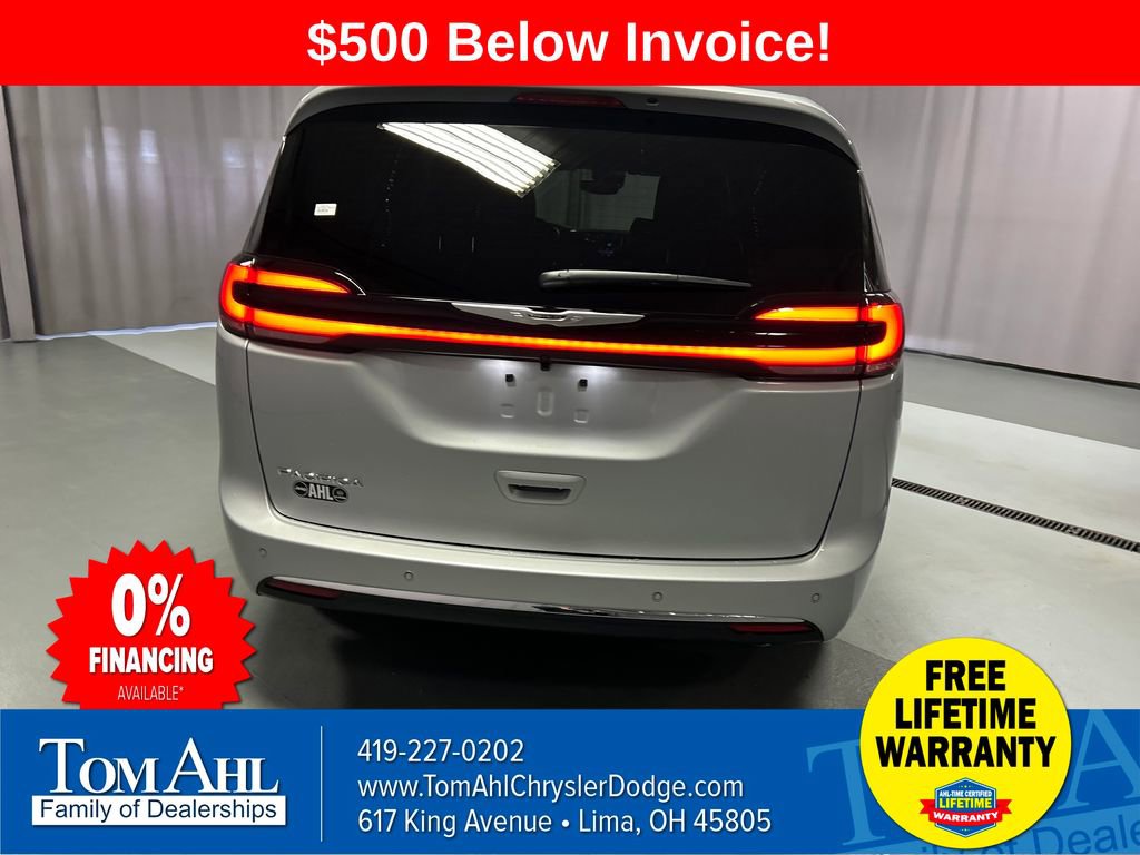New 2026 Chrysler Pacifica Select image 6