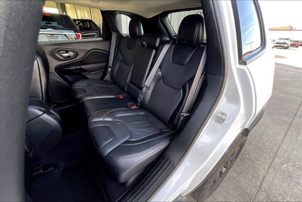 Used 2023 Jeep Cherokee Altitude Lux image 25