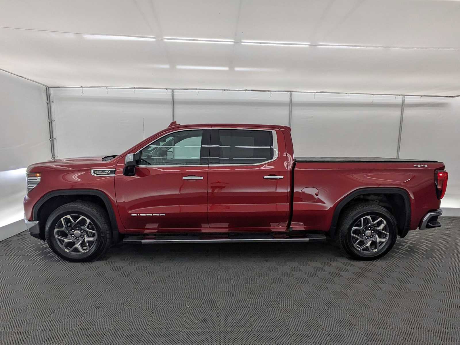 Used 2025 GMC Sierra 1500 SLT w/ SLT Premium Plus Package AWD/4WD image 3