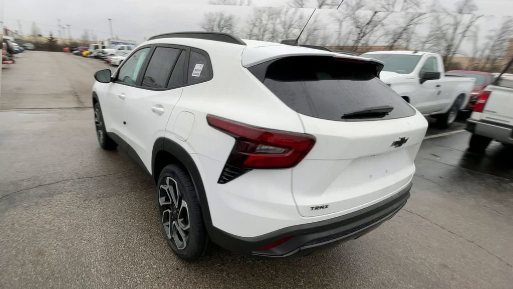 New 2026 Chevrolet Trax RS w/ Sunroof Package FWD image 8