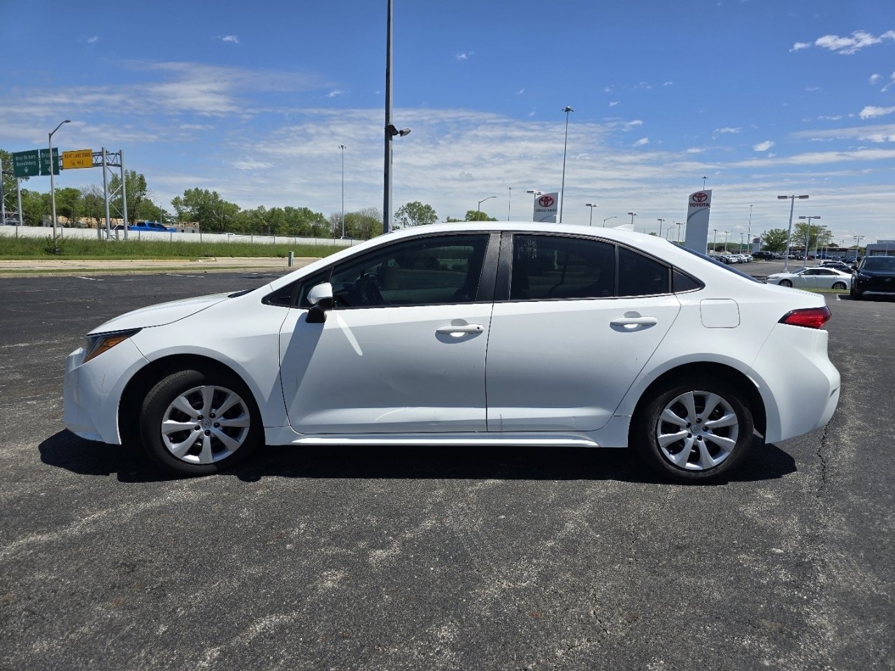 Used 2022 Toyota Corolla LE FWD image 10