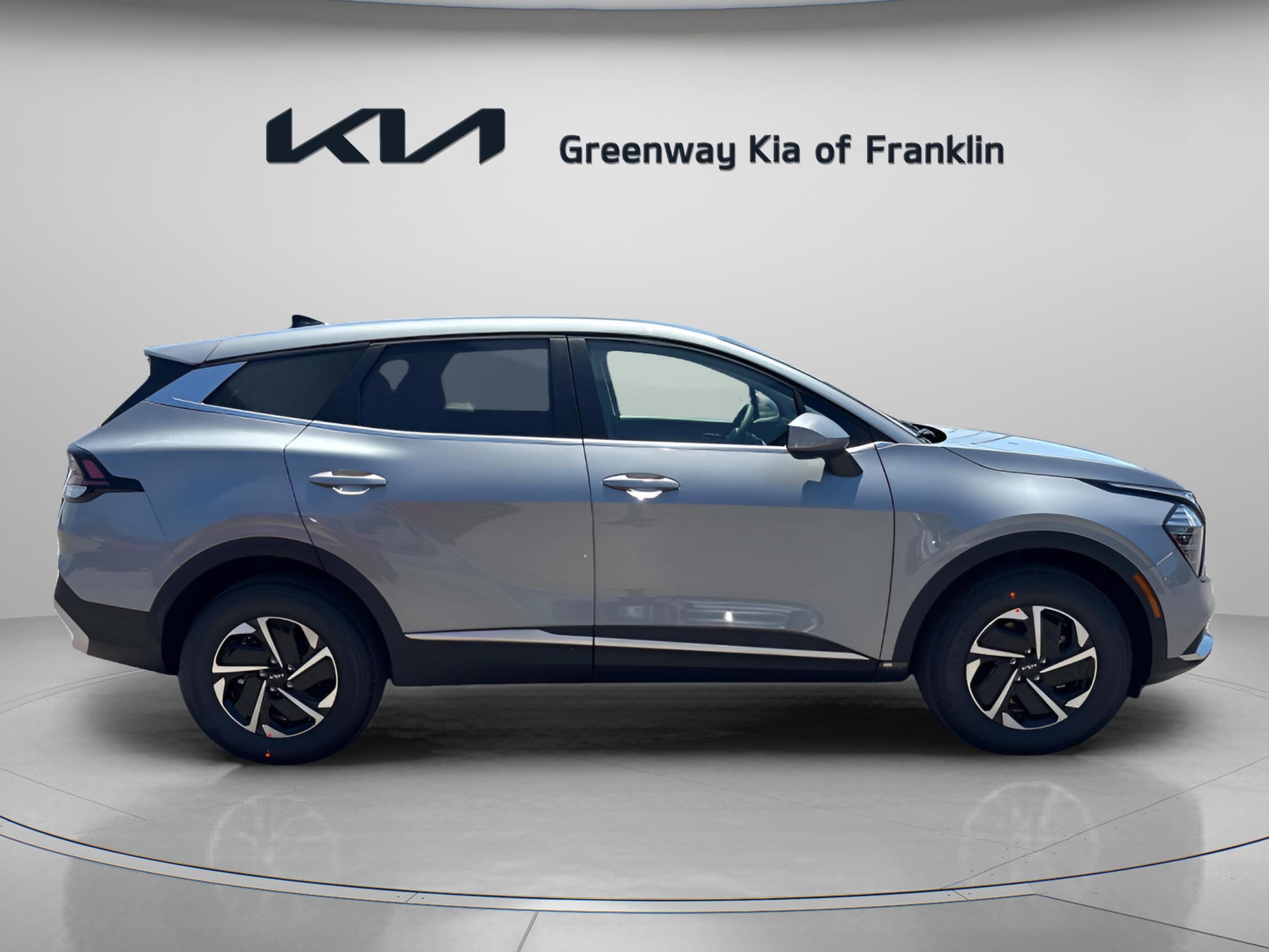 New 2025 Kia Sportage LX image 8