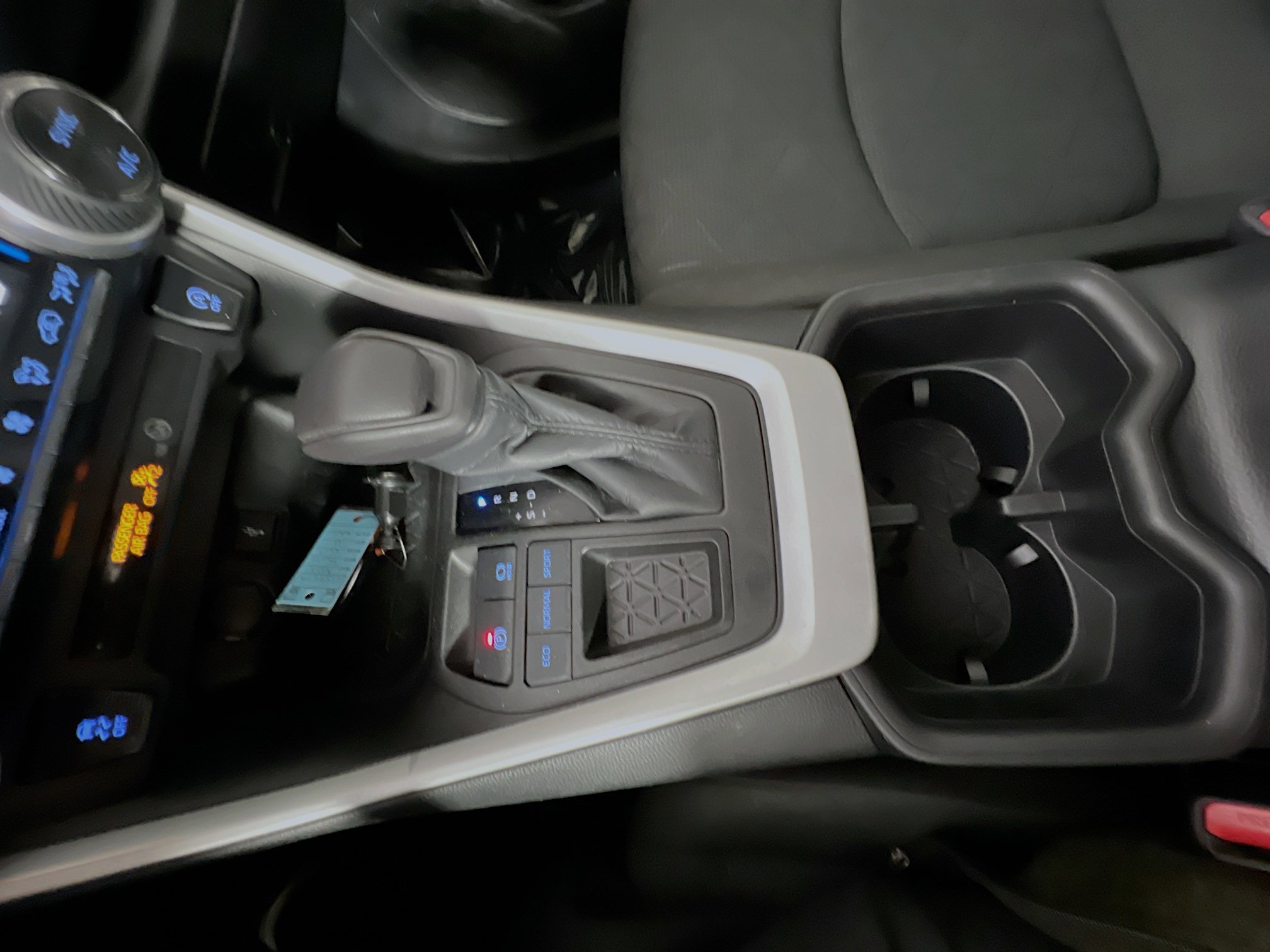 Used 2022 Toyota RAV4 XLE image 25