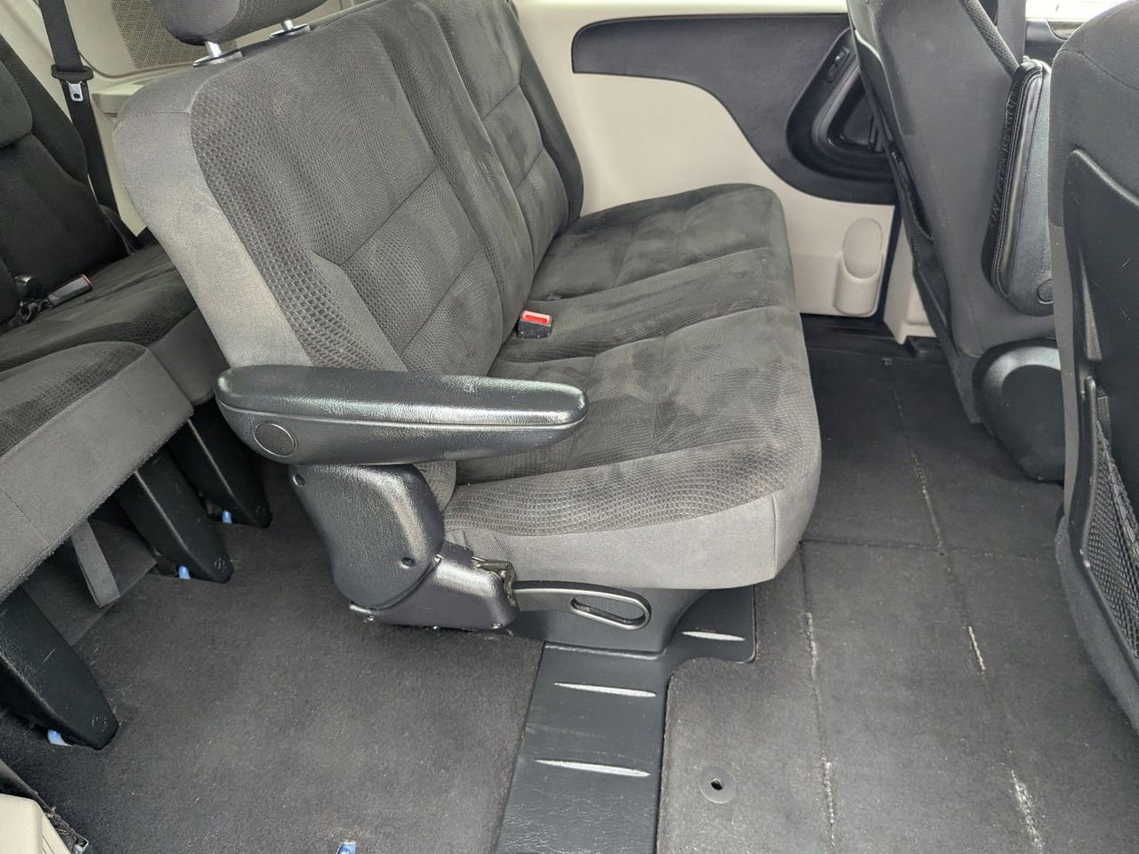 Used 2018 Dodge Grand Caravan SE image 9