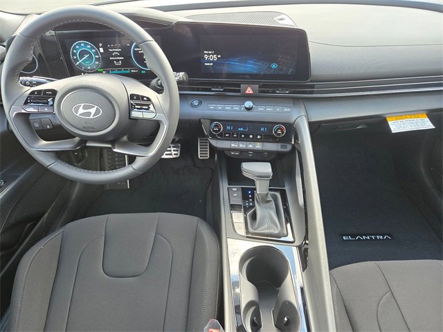 New 2025 Hyundai Elantra SEL image 11