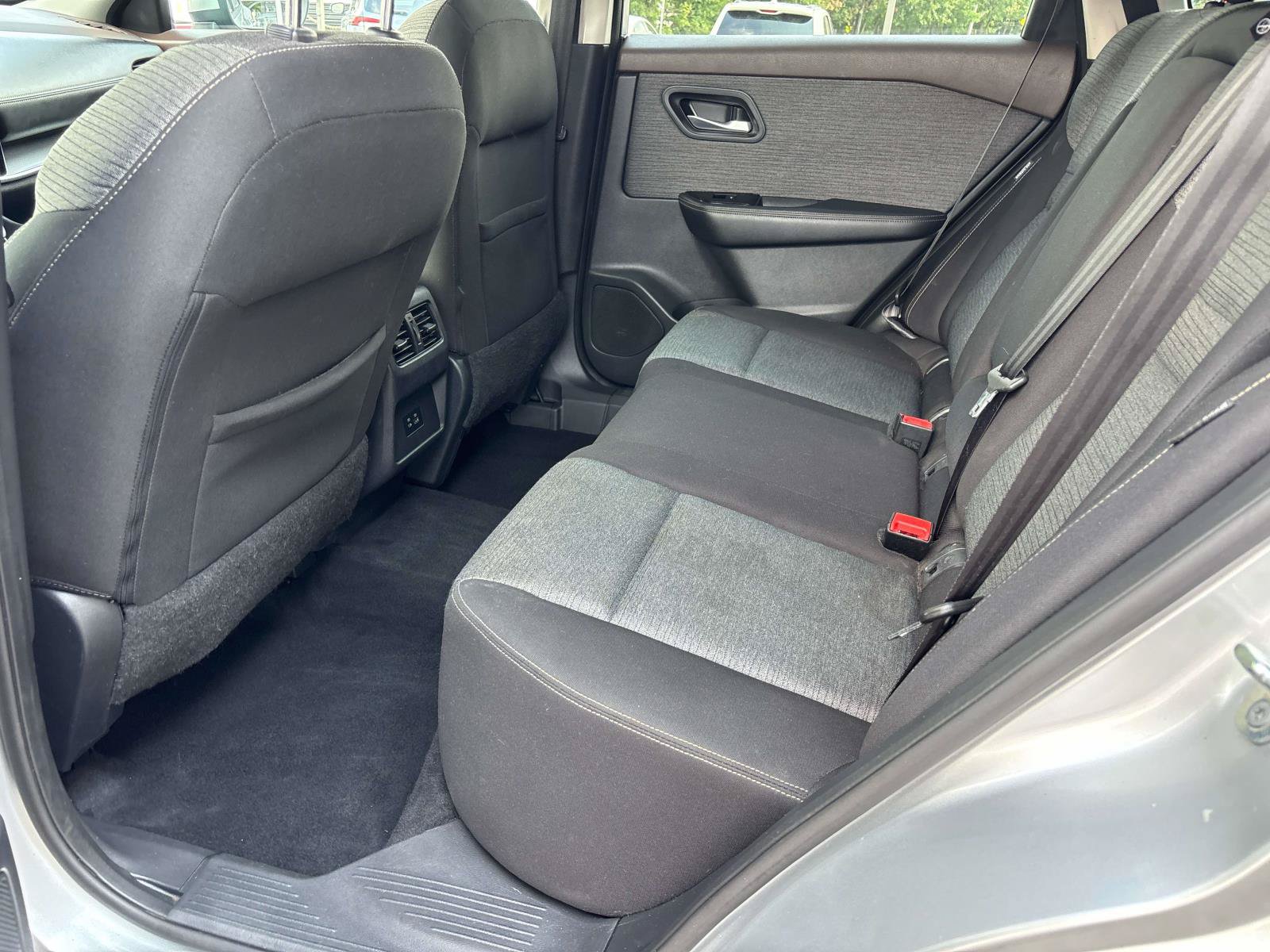 Used 2022 Nissan Rogue SV AWD/4WD image 12