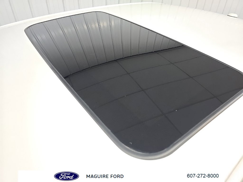 Used 2018 Toyota Avalon Touring w/ Carpet Mat Package FWD image 11