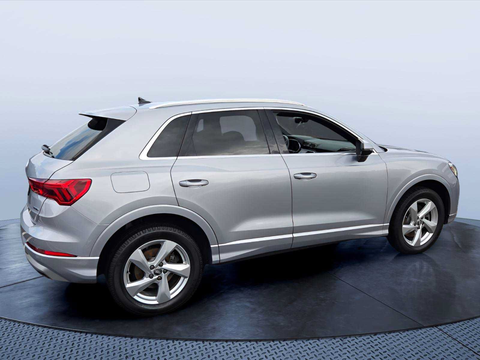 Used 2020 Audi Q3 2.0T Premium Plus w/ Premium Plus Package AWD/4WD image 3