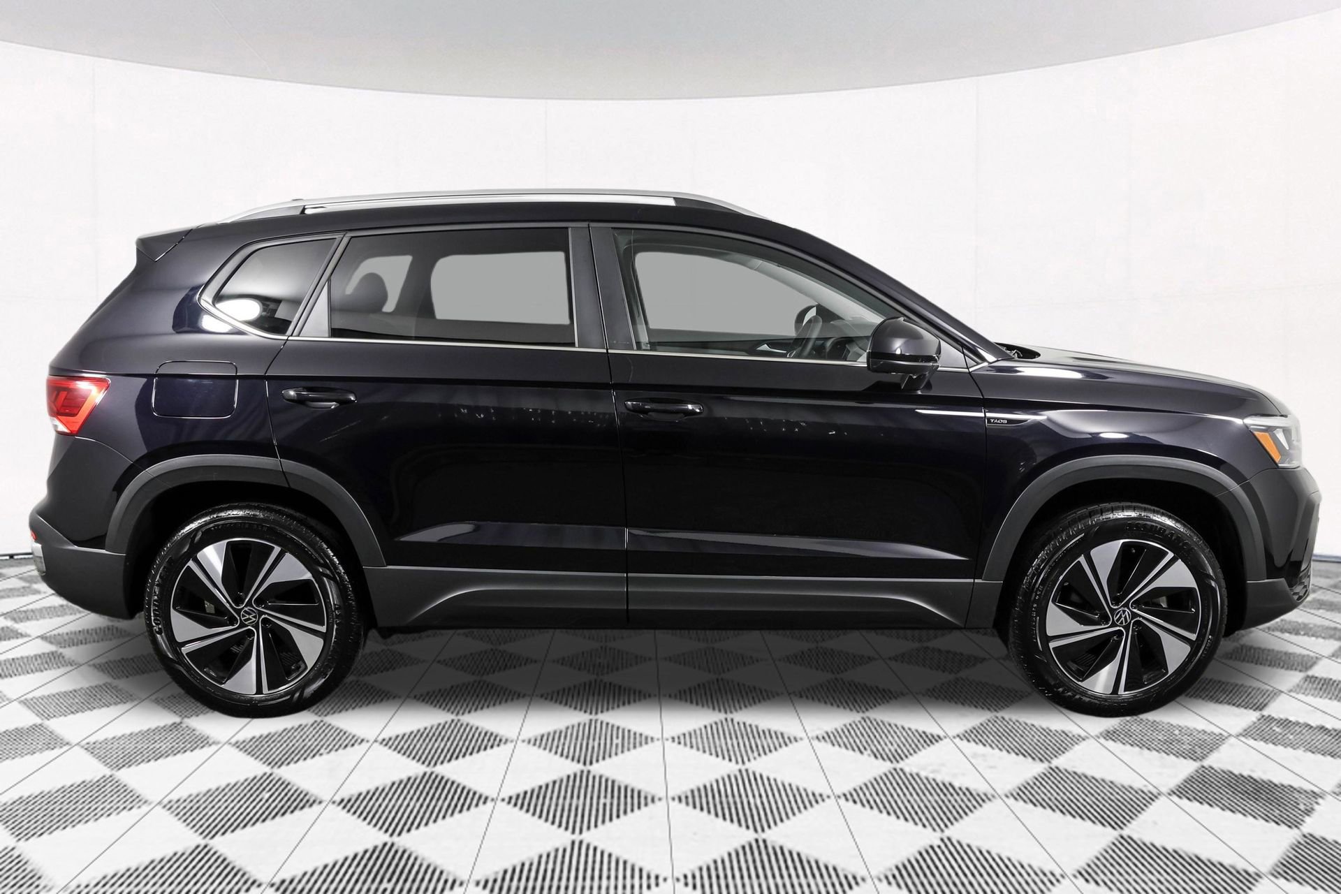 Used 2023 Volkswagen Taos SE AWD/4WD image 14