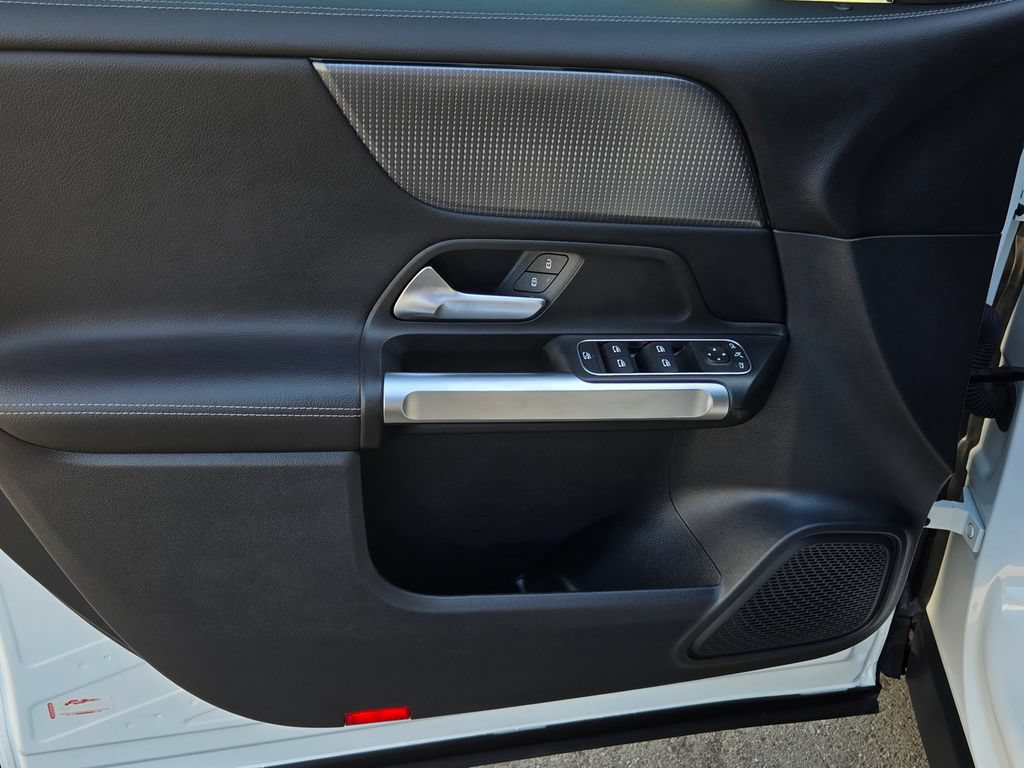 Used 2022 Mercedes-Benz GLB 250 image 11