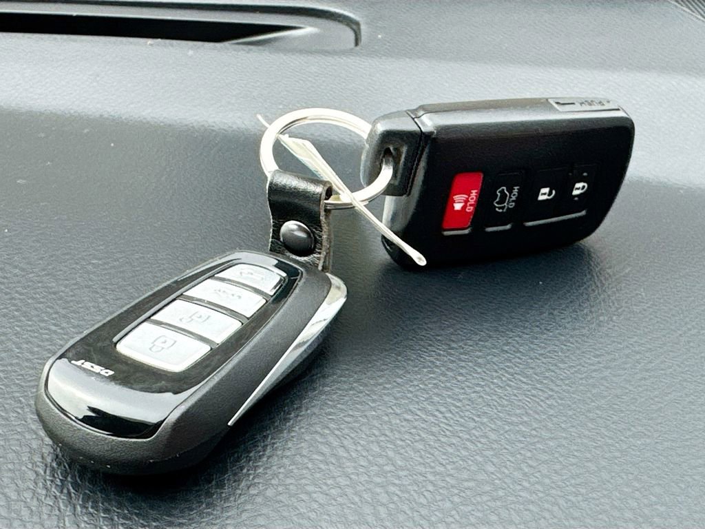 Used 2019 Toyota Highlander XLE image 32