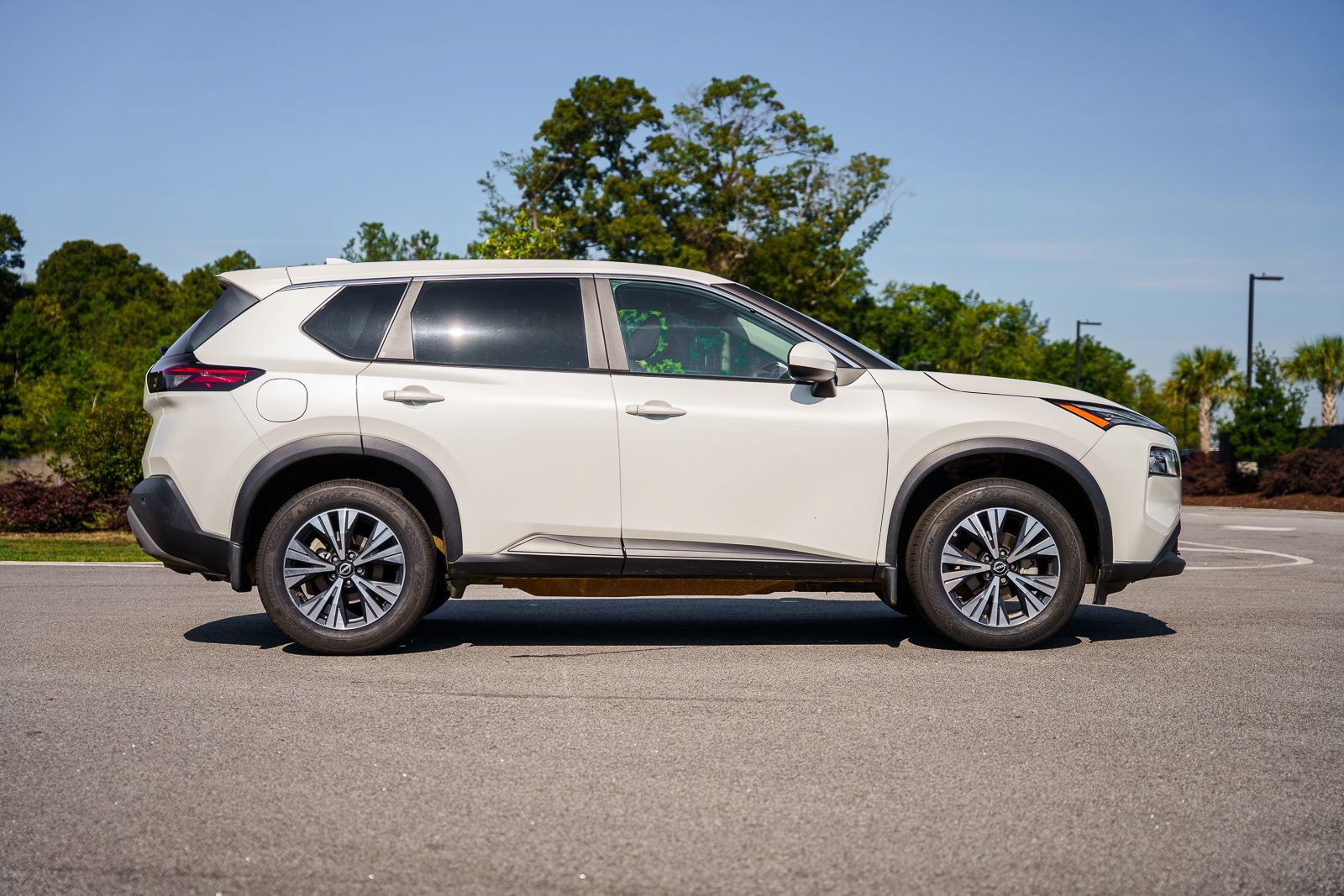 Used 2023 Nissan Rogue SV FWD image 8