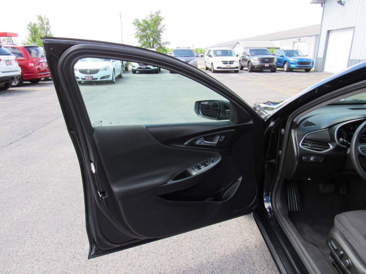 Used 2022 Chevrolet Malibu LT FWD image 12