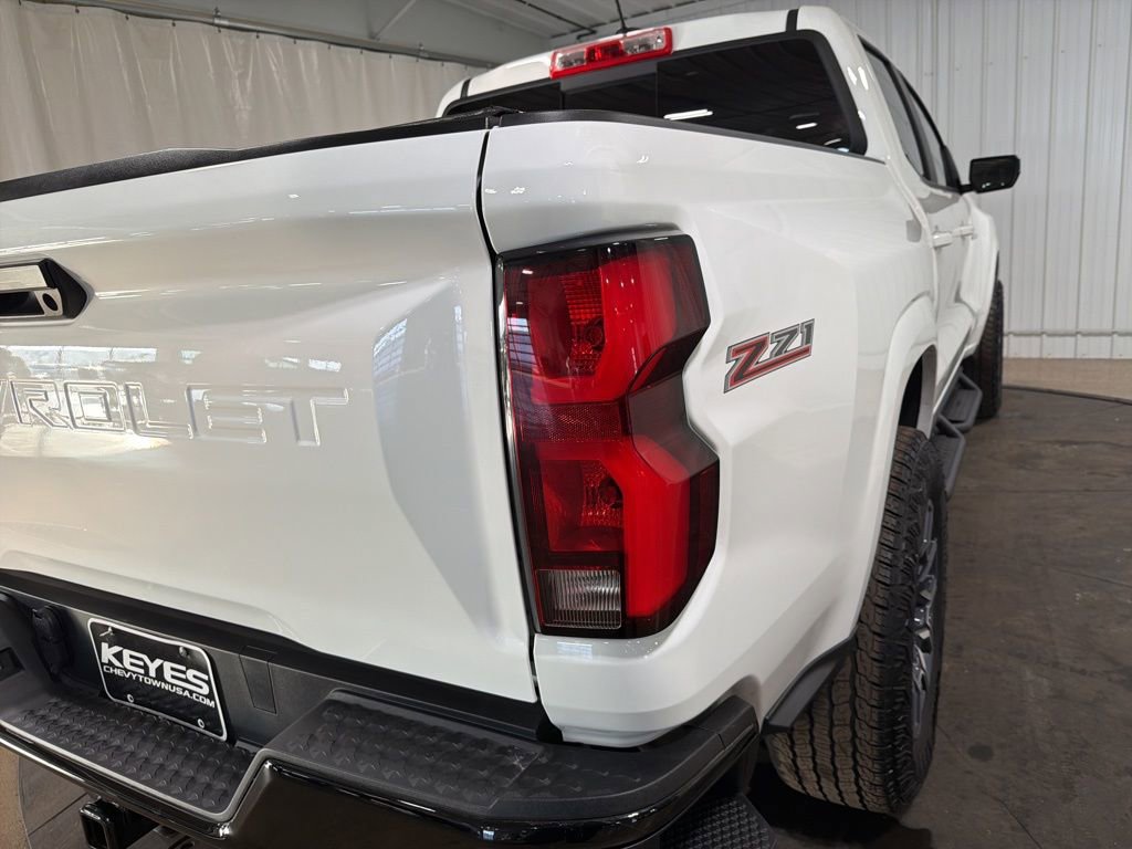 Used 2024 Chevrolet Colorado Z71 w/ Z71 Convenience Package 2 image 16