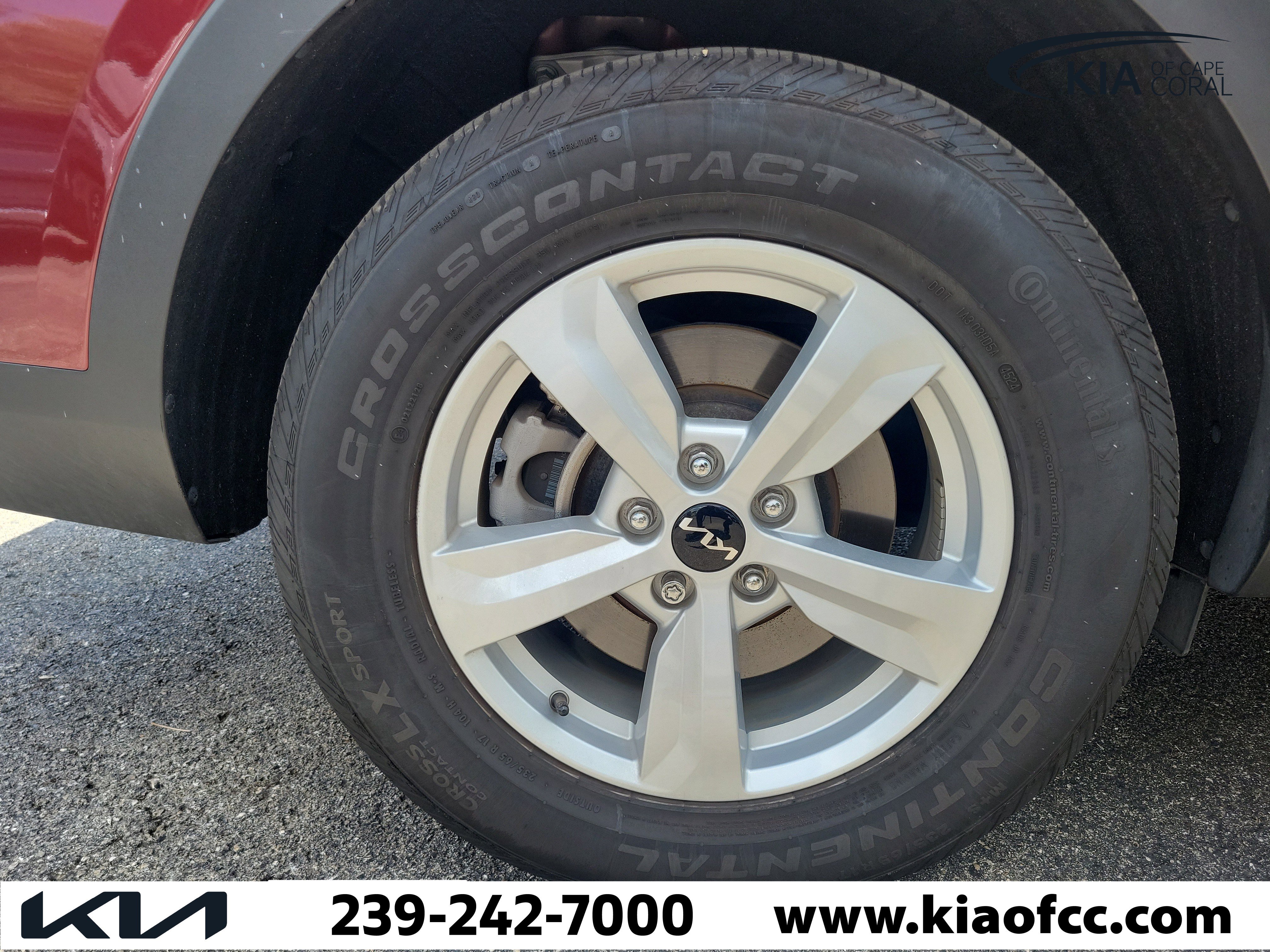 Certified 2025 Kia Sorento LX FWD image 9