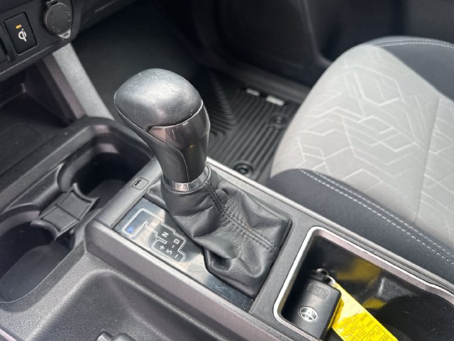 Used 2022 Toyota Tacoma TRD Off-Road AWD/4WD image 22