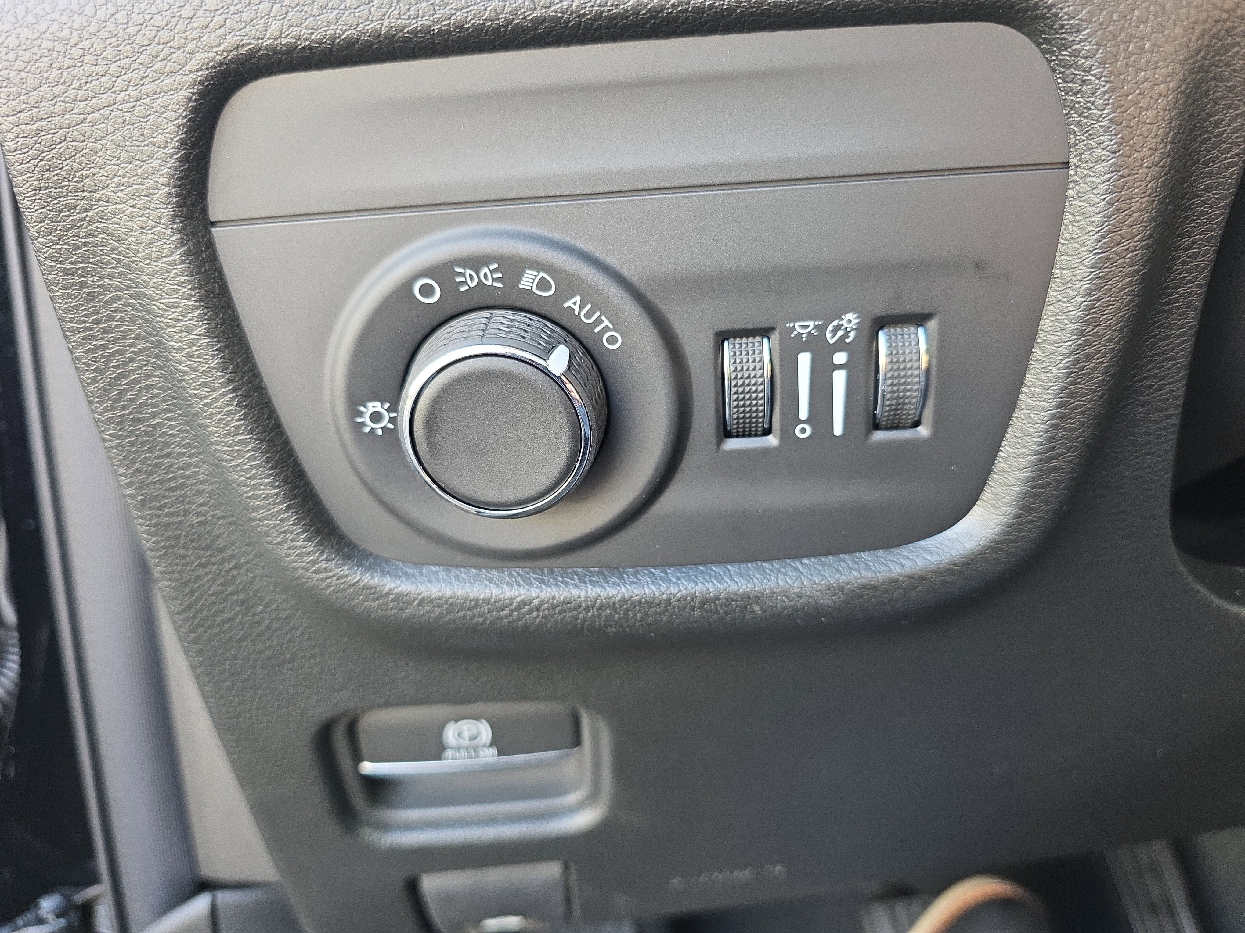 New 2025 Jeep Grand Cherokee Altitude image 12